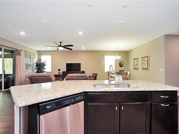 4th image of 655 Carya Ct