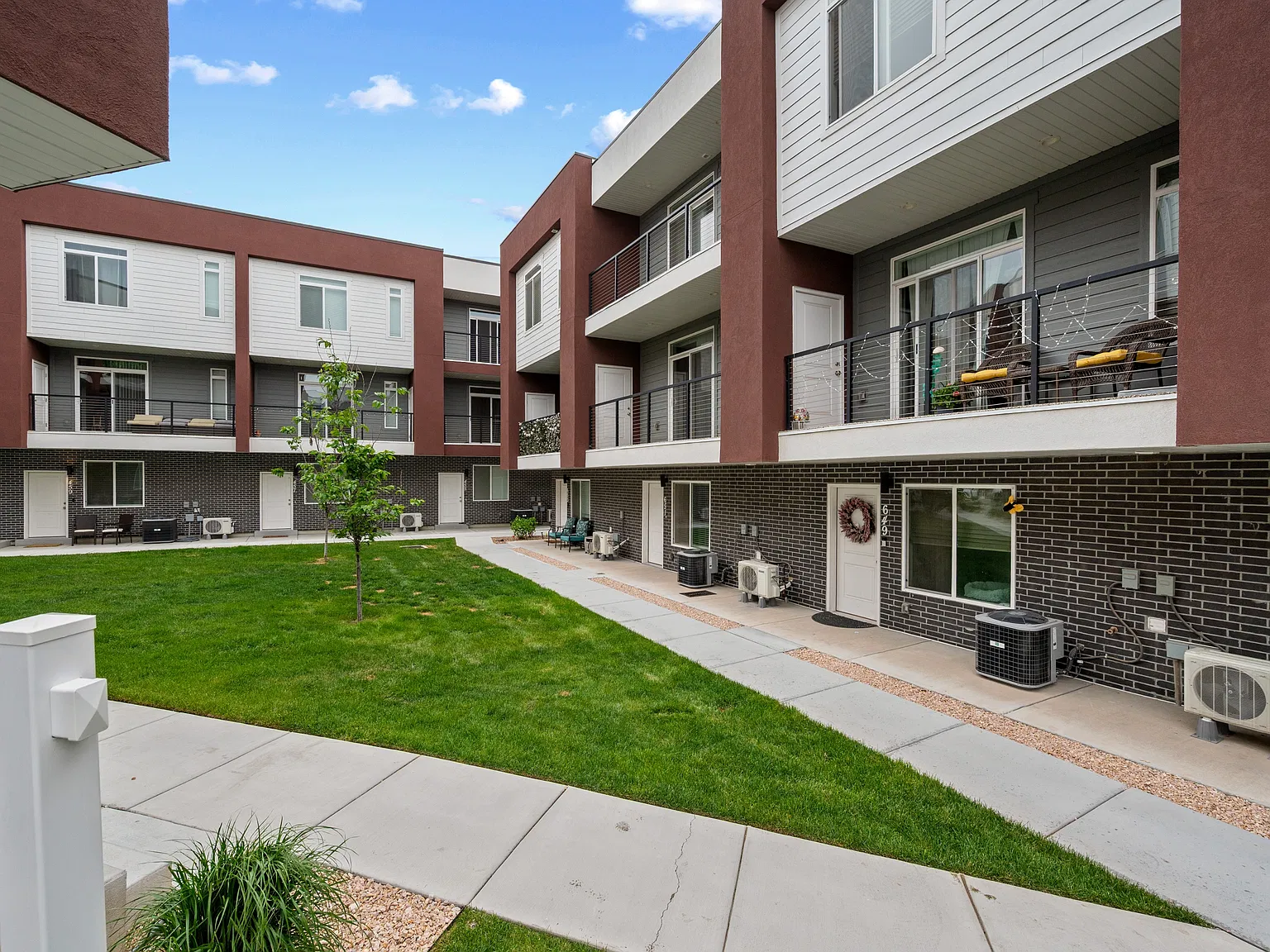 3 bed, 2.5 bath, 1672 sqft, $1,850 — Photo 2