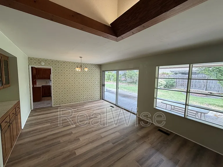 710 NW Midland Ave — Photo 21