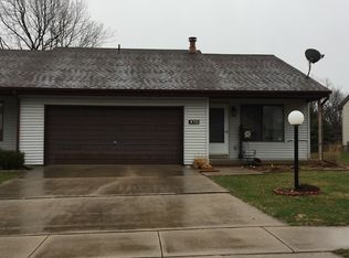 410 Clearwater Dr, Champaign, IL