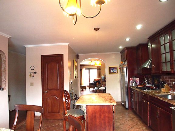 Eat-In-Kitchen