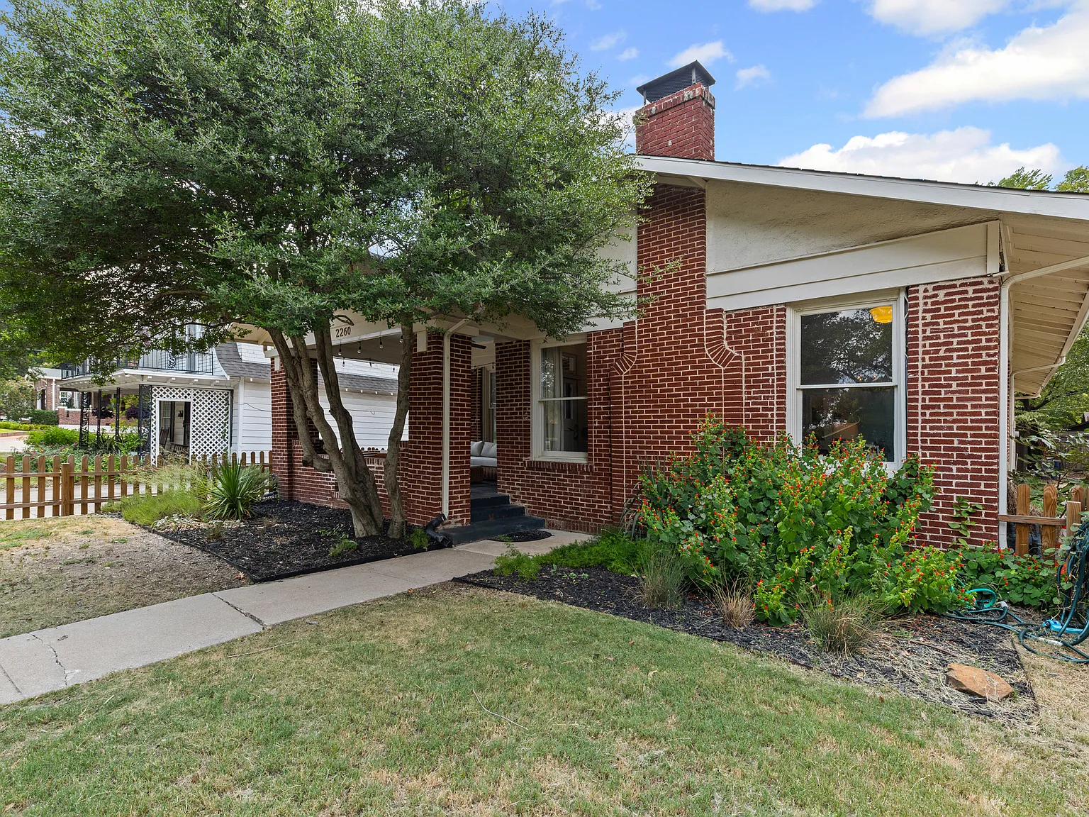 2260 Fairmount Ave — Photo 2