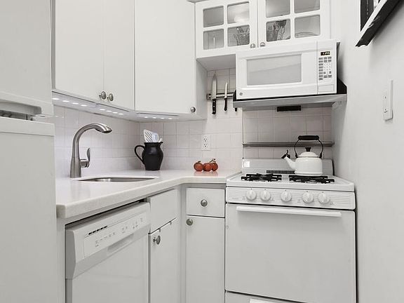 4th image of 344 W End Ave APT 8
