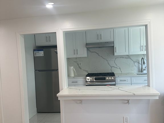 4th image of 197 Greene Ave #3