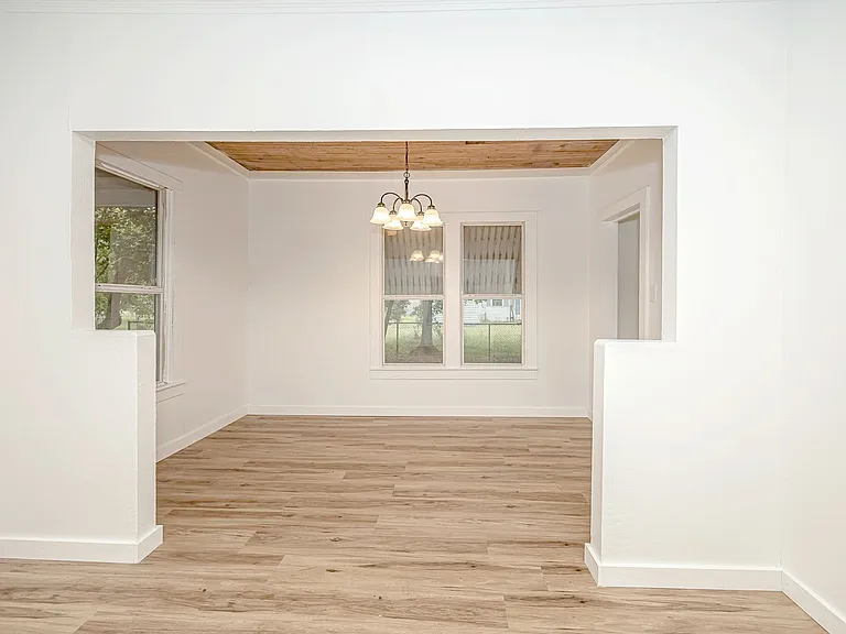 4406 Richard St — Photo 16