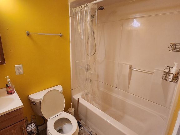 5th image of 61 Walnut St #2