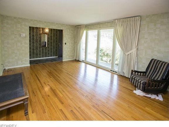 3rd image of 7826 Valley Villas Dr