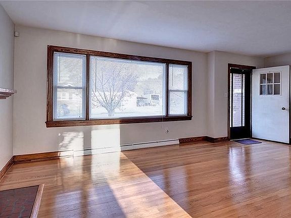3rd image of 3 Bayberry Dr