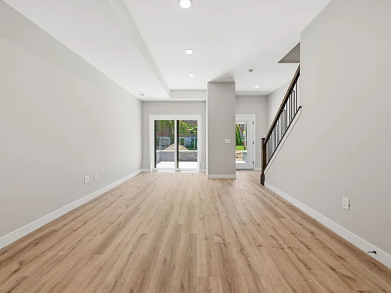 4728 Walworth Ave — Photo 2
