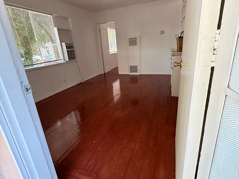 1616 S St #6 — Photo 7