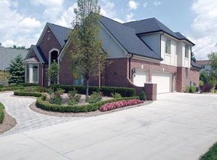 4220 Raven Wood Ct, Troy, MI 48098