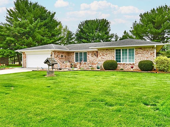 2nd image of 4075 Lakewood Ct