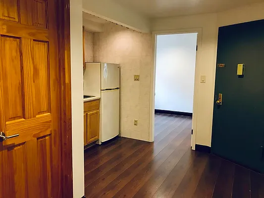 Rented by City Connections Realty | media 15