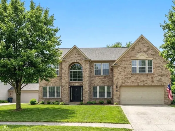 4092 S Stonebridge Ct, New Palestine, IN 46163