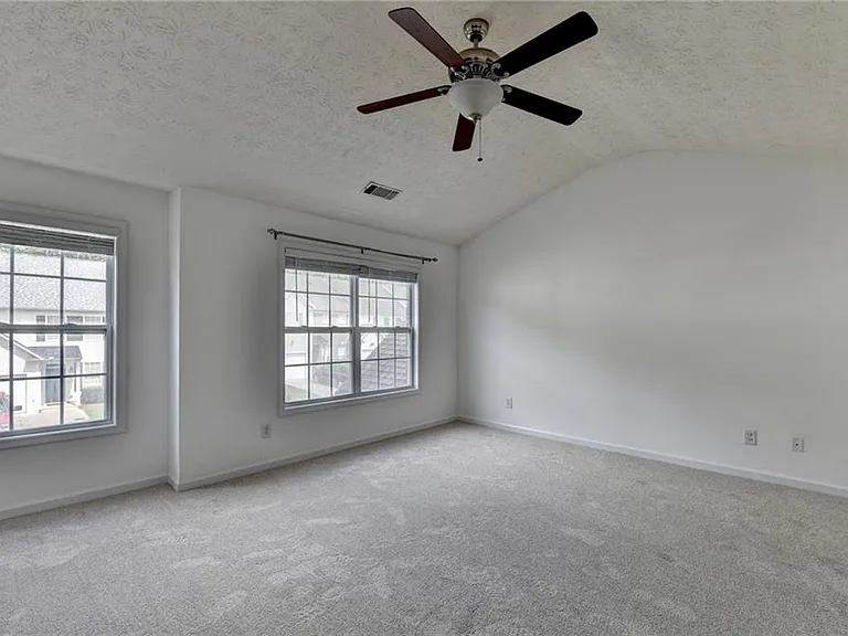 3067 Kentmere Dr — Photo 26