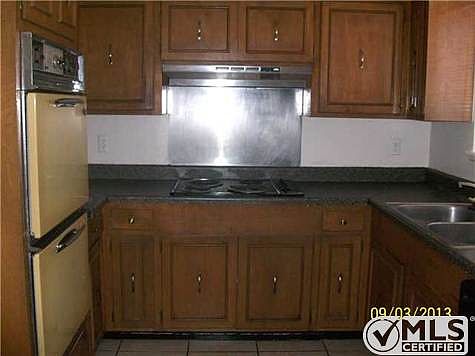 3rd image of 6517 Escondido Dr #B