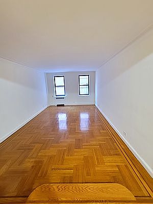 4th image of 738 W 187th St #5A
