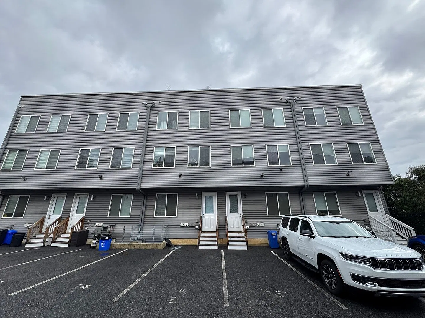 Luxurious 2-Bedroom Apartment with One Parking Spot! Available NOW! — Photo 2