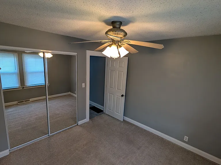 404 S McClun St — Photo 15