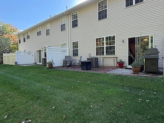 4th image of 71 Heath Ct