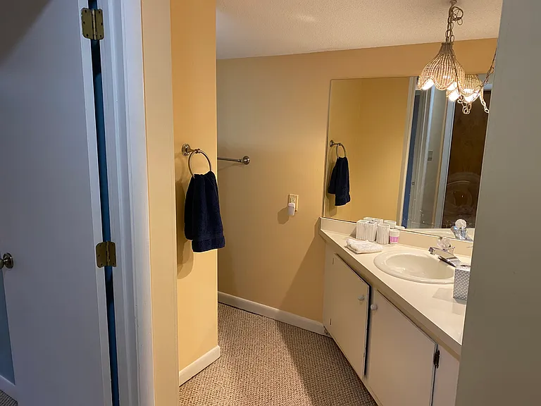 329 Continental Dr — Photo 6