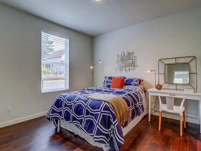 686 SE Spokane St #6 — Photo 9