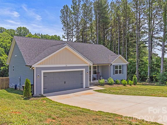 2nd image of 2412 Mintew Cir