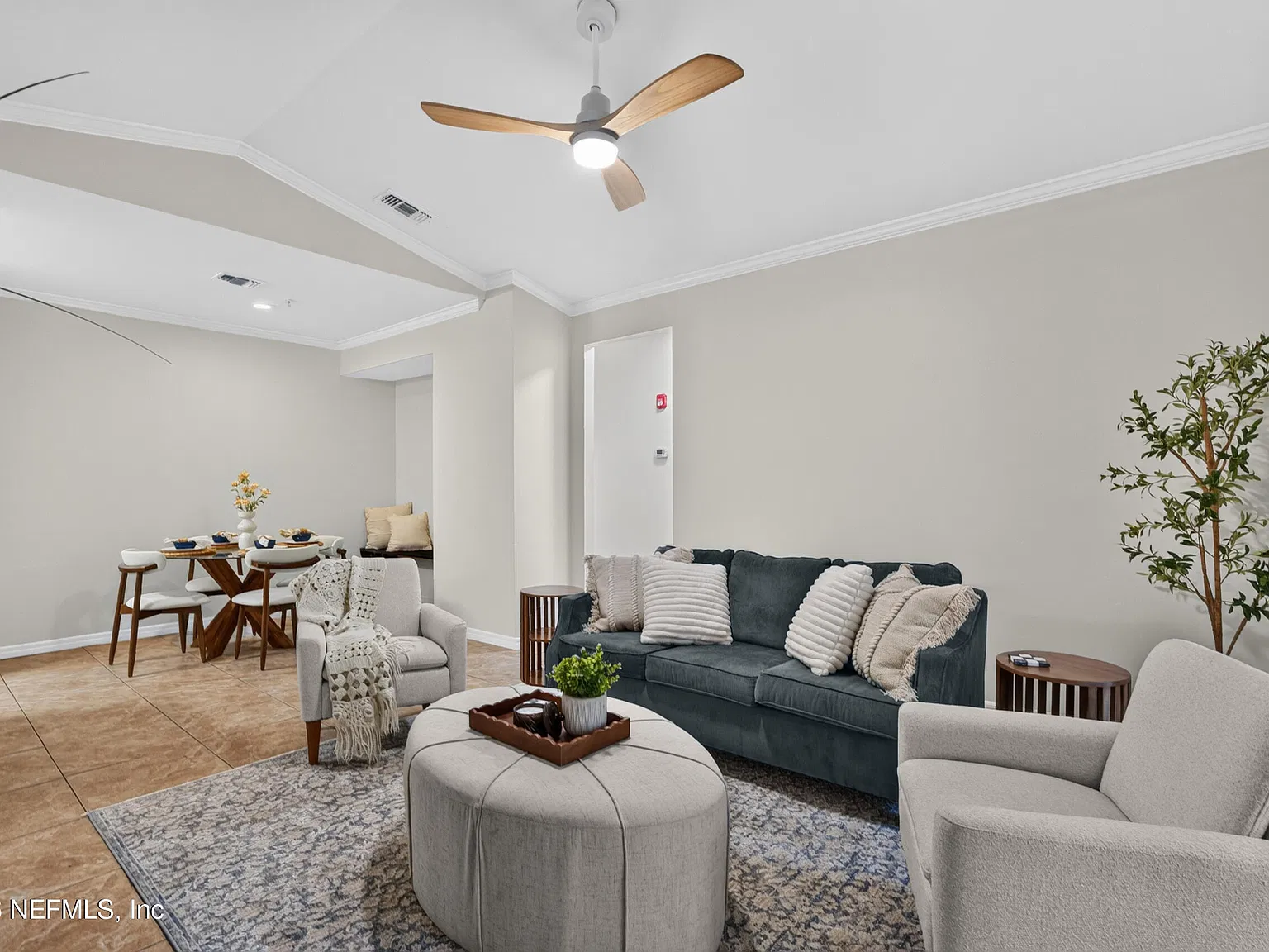 2 bed, 2.0 bath, $2,100 — Photo 2