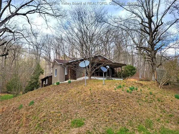 2937 Queen Rd, Clendenin, WV 25045