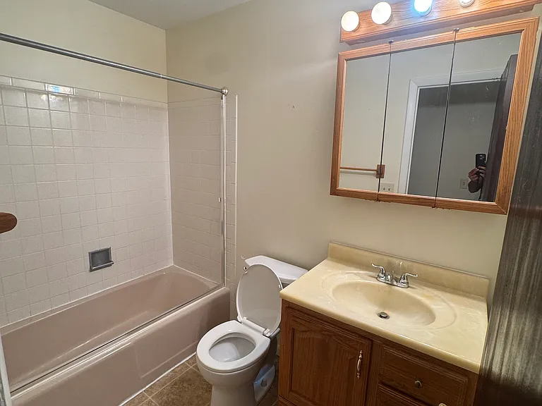 107 E Erie Ave #7 — Photo 9