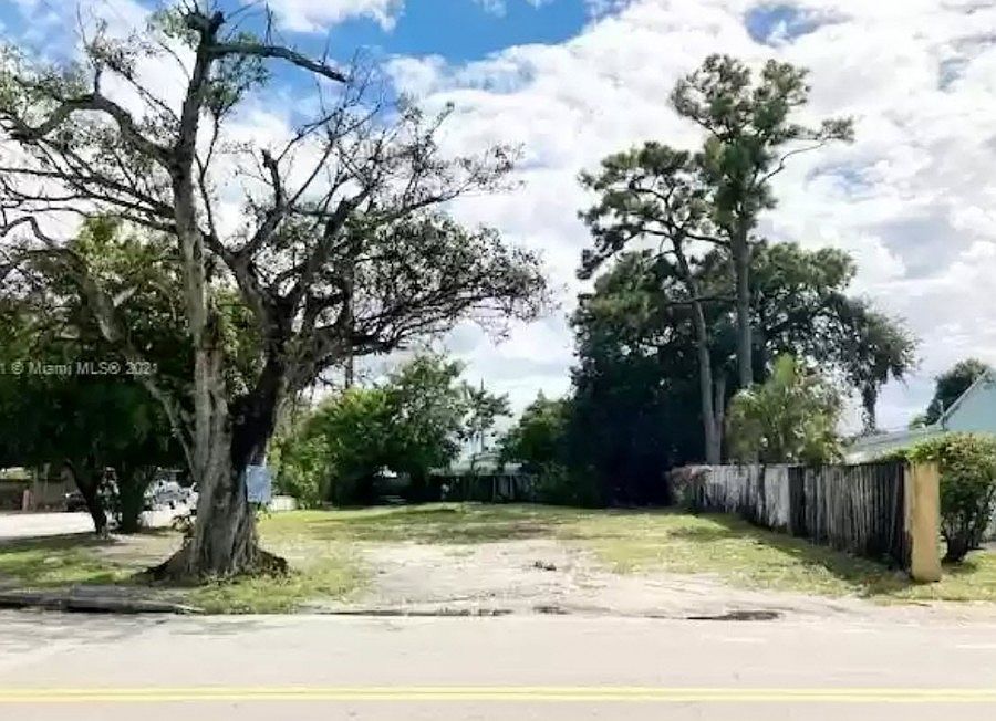 1st image of 10170 NW 32nd Ave
