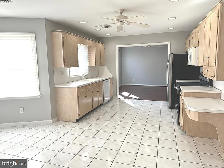 364 Phoenix Dr — Photo 10