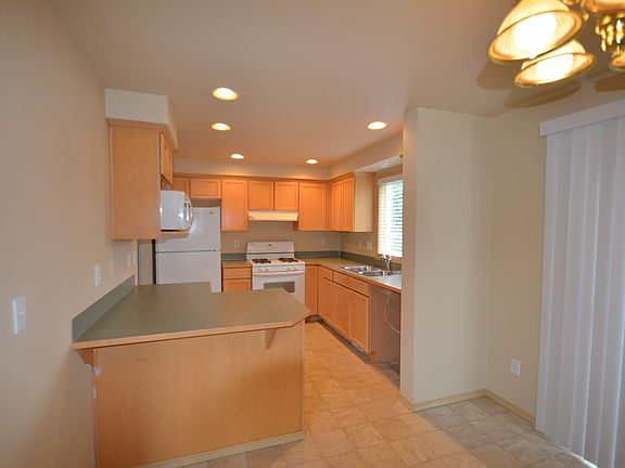 3rd image of 1107 86th Ave NE