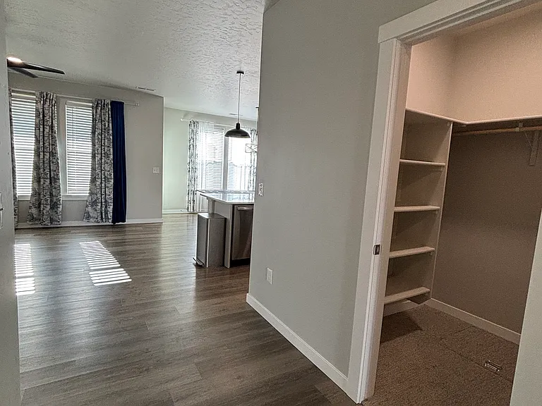 4858 N Elmstone Ave — Photo 19