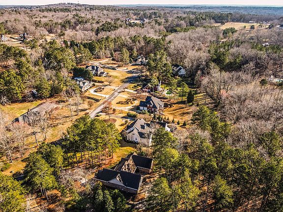 4th image of 279 Hidden Lakes Dr