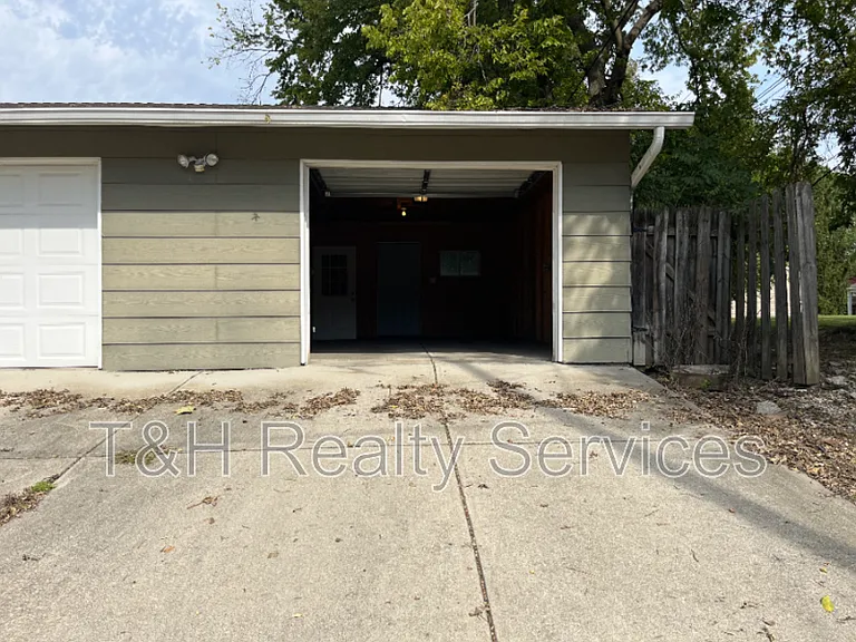 1531 Sturm Ave — Photo 26