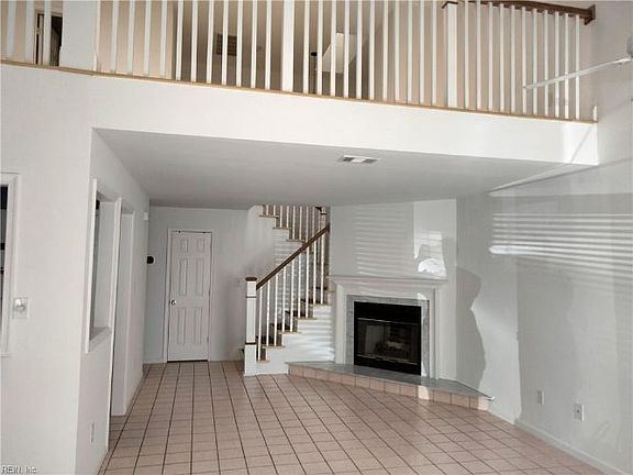 4th image of 16 Candlelight Ln