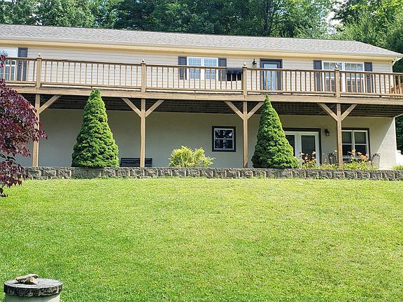 2nd image of 373 Cranberry Ln