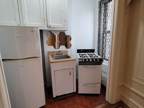 3rd image of 10 Bennett Ave #5H