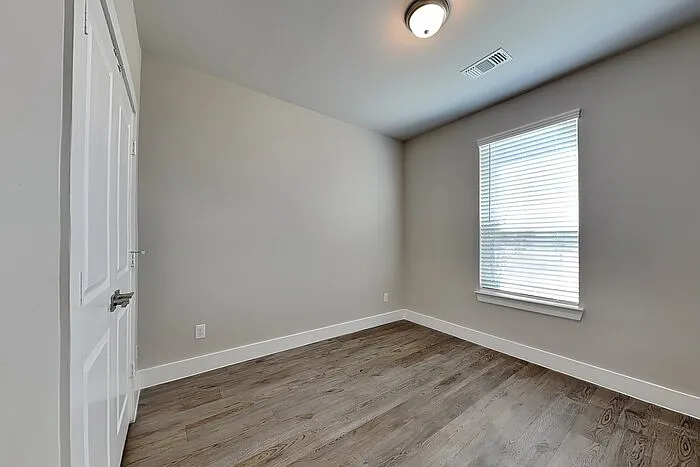 1501 Marvin Gdns — Photo 10