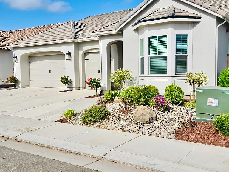 1557 Marigold Way — Photo 1