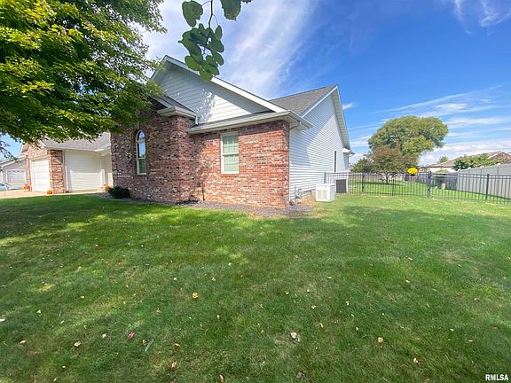 3rd image of 275 Meredith Dr
