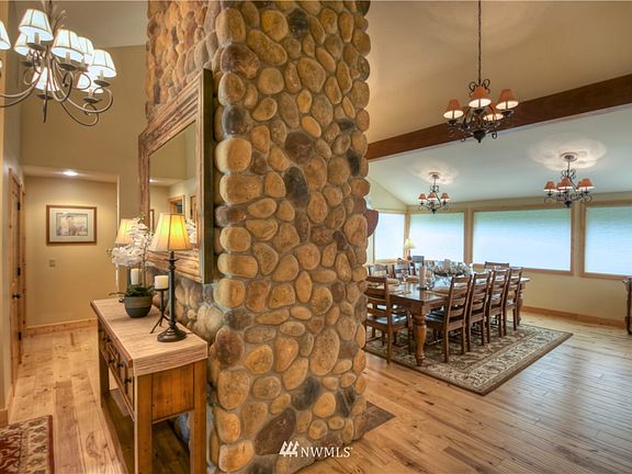 5th image of 2099 Blackstone Court