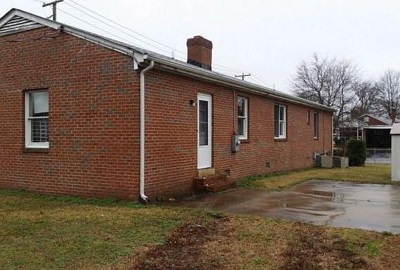 2nd image of 1520 Pollock St