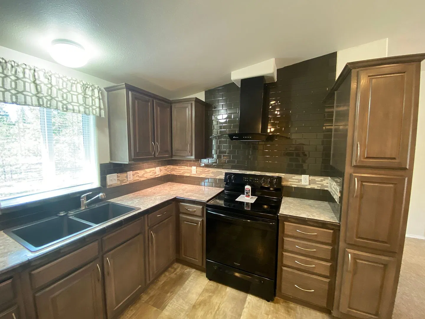 Gorgeous Home w/Huge Shop in La Pine! — Photo 3