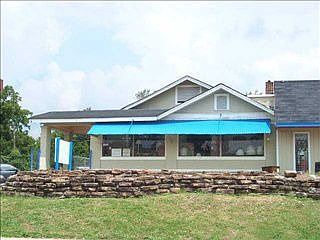 1st image of 3464 Summer Ave