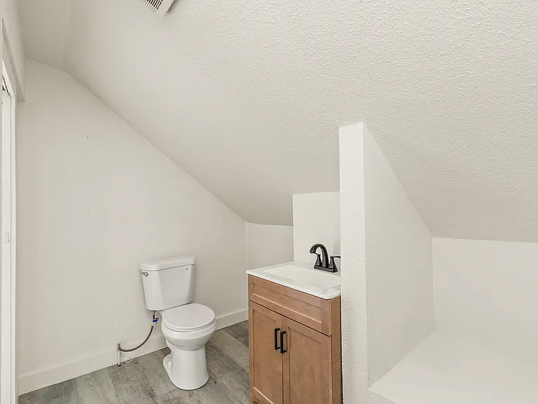 114 E Sherman Ave — Photo 22