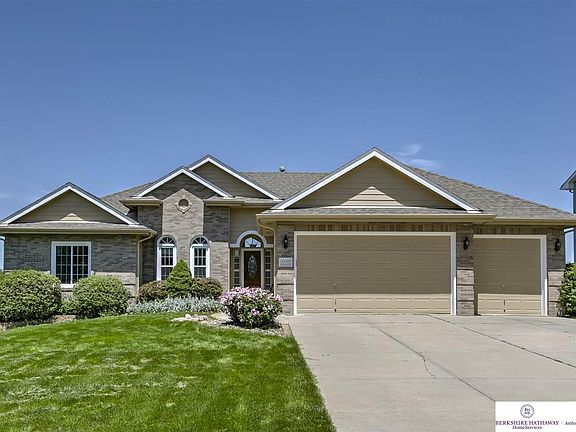 2nd image of 2110 Eagle Crest Dr