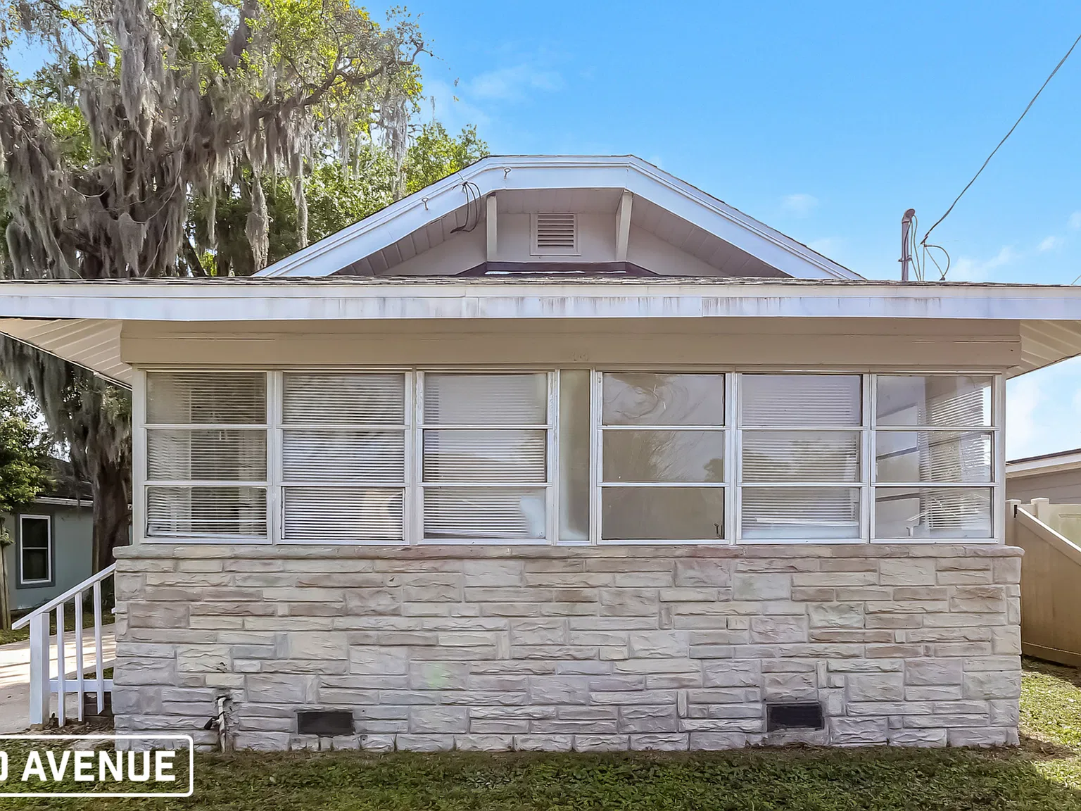 2 bed, 1.0 bath, 1171 sqft, $1,089 — Photo 2
