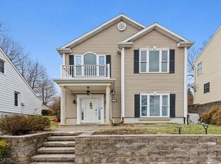 35 Shore Rd, Hopatcong, NJ 07843